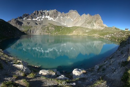 Le lac St Anne et la crête de la Font Sancte© Duncan MacArthur