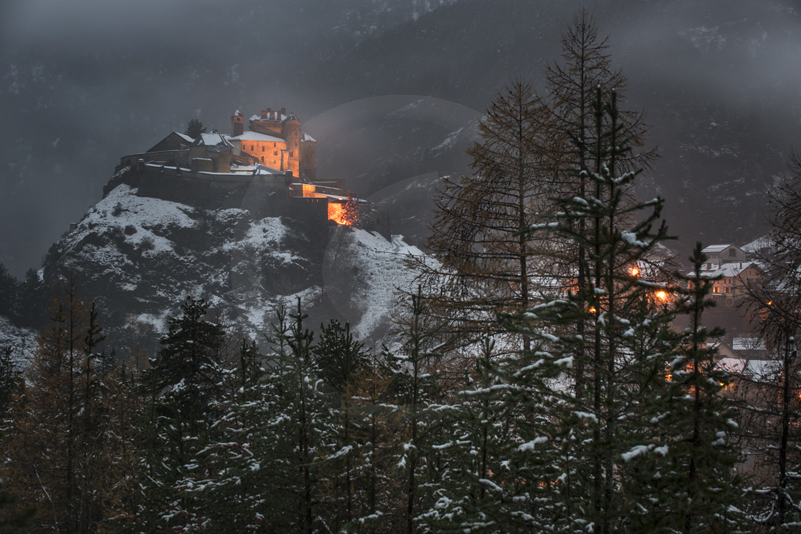 Château-Queyras une nuit de fin d'automne© Duncan MacArthur