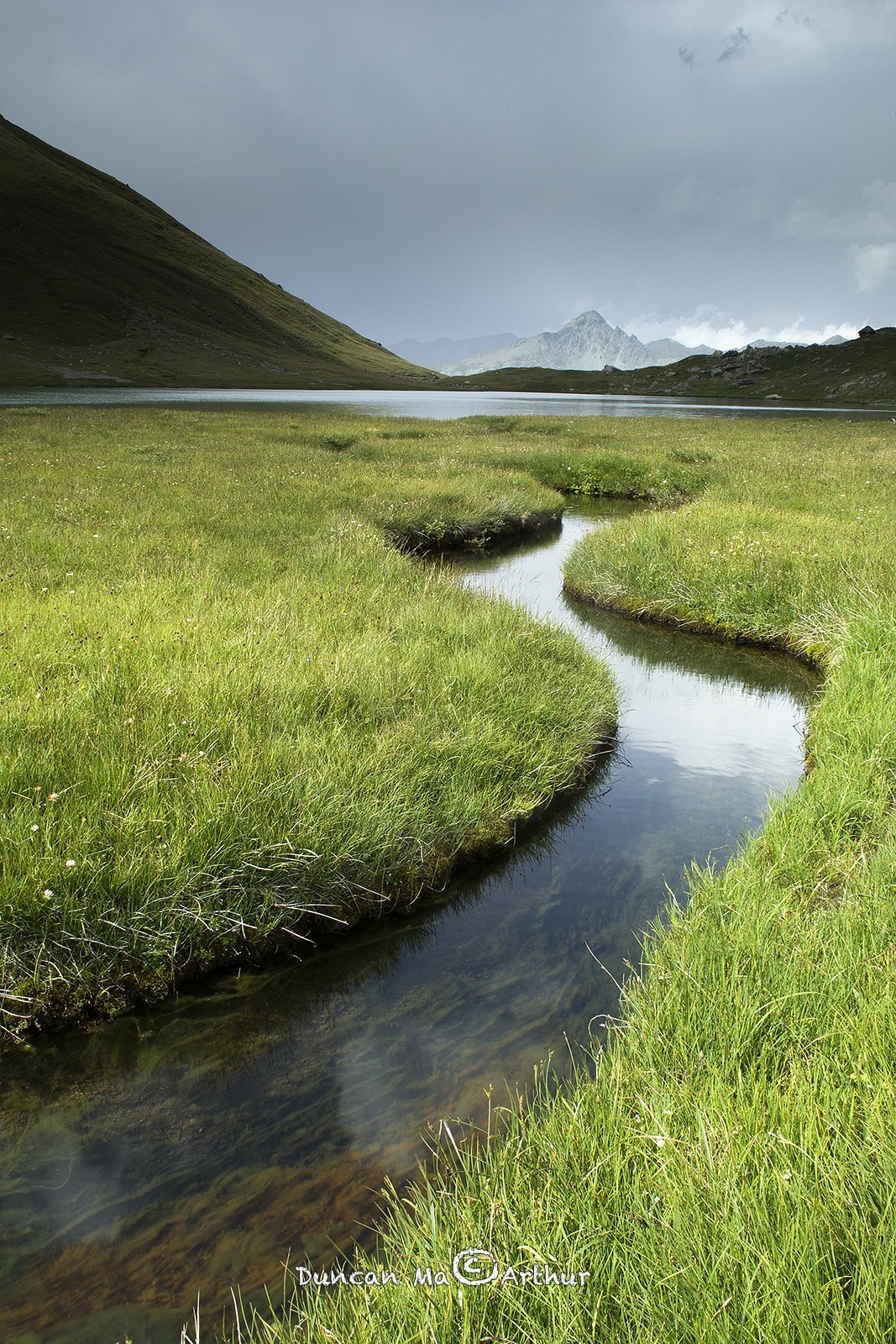 Méandres au lac Egorgéou© Duncan MacArthur