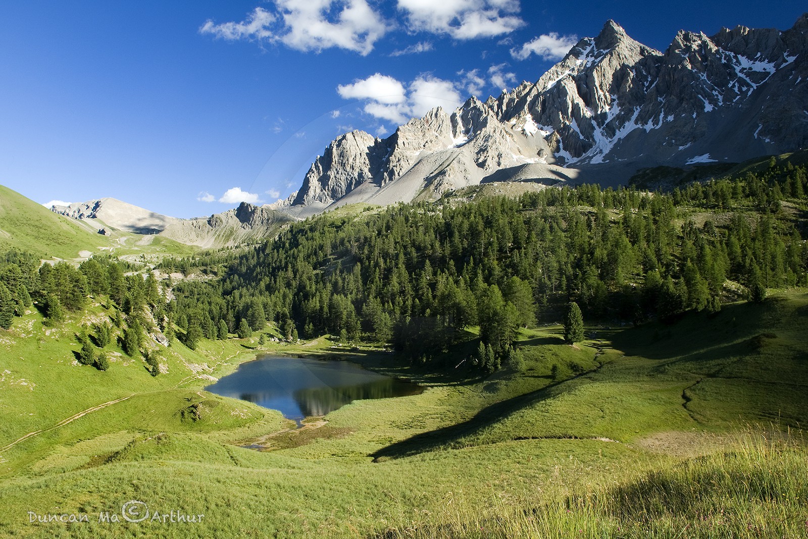 Le lac Miroir et les crêtes de la Font Sancte© Duncan MacArthur