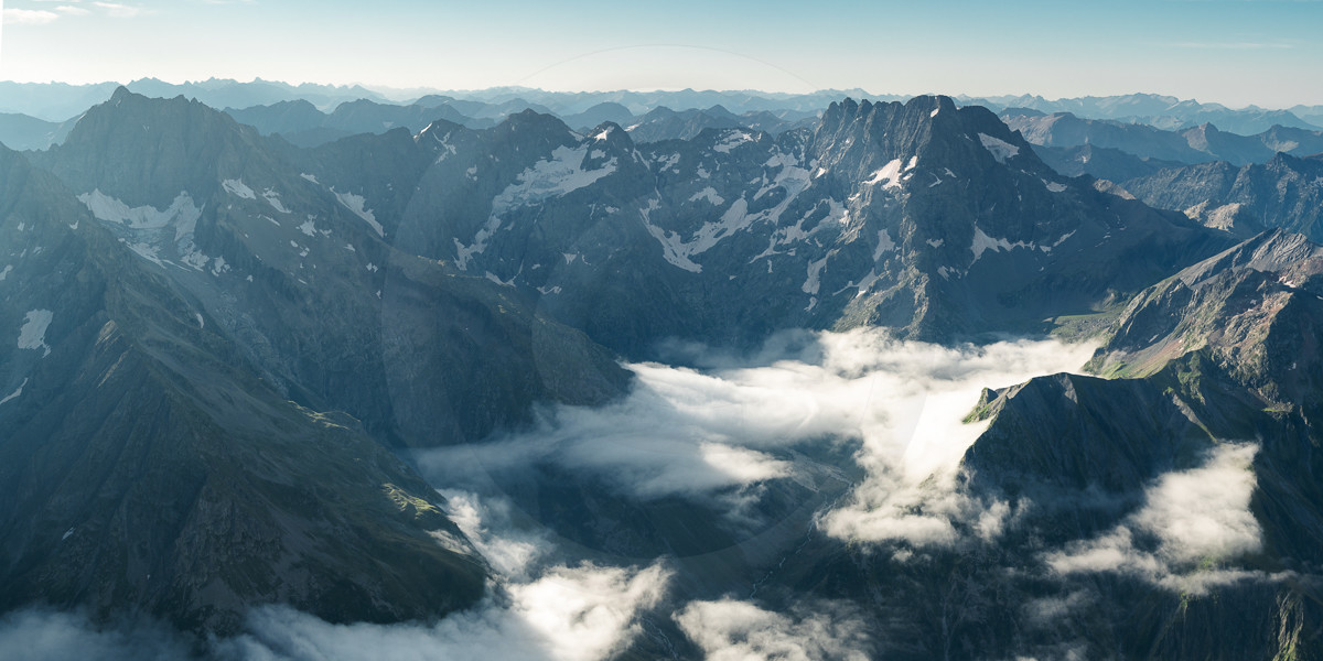 Panoramique sur le Sirac et la vallée du Valgaudemar ©Pierre Barrot