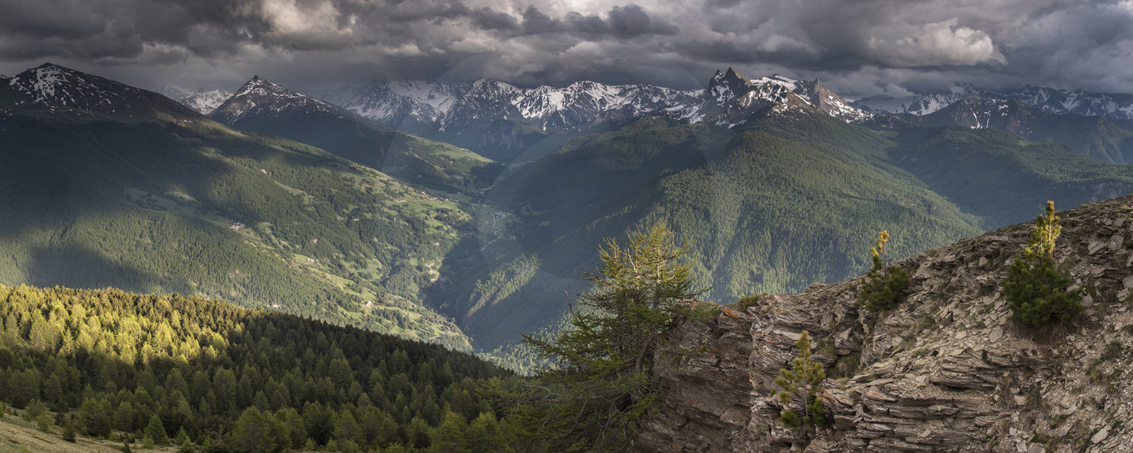 Vue sur Molines et la vallée de la Blanche© Duncan MacArthur