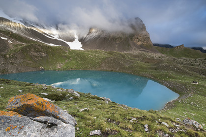Le lac St Anne un petit matin brumeux© Duncan MacArthur