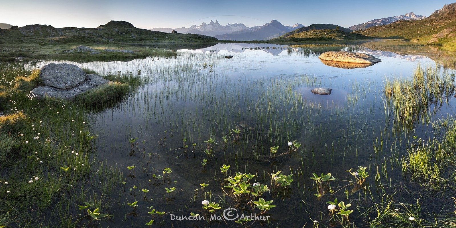 Le lac Guichard (Savoie) et les aiguilles d'Arve© Duncan MacArthur