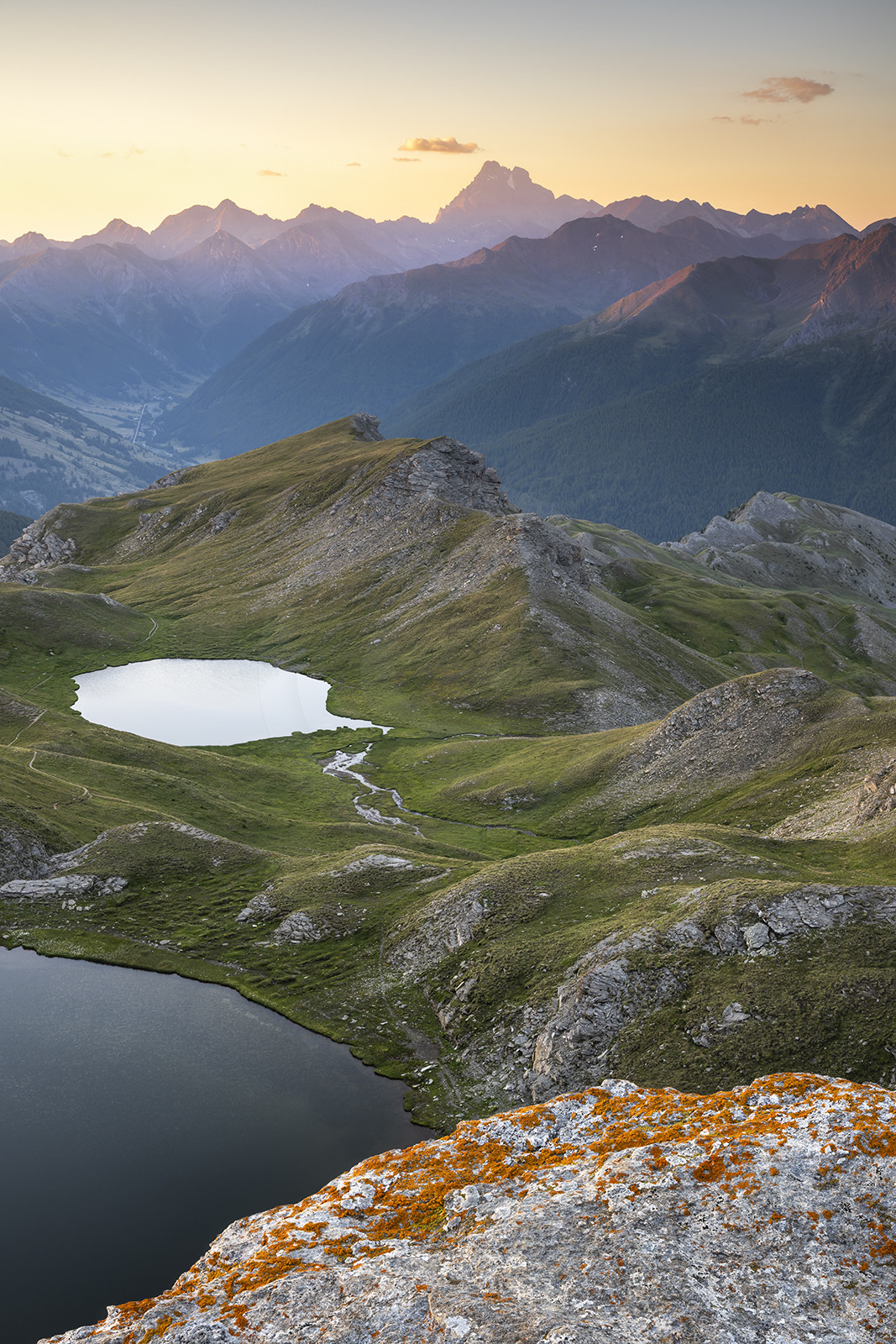 Un lever de jour aux lacs de Malrif, le petit Laus et le Mézan© Duncan MacArthur