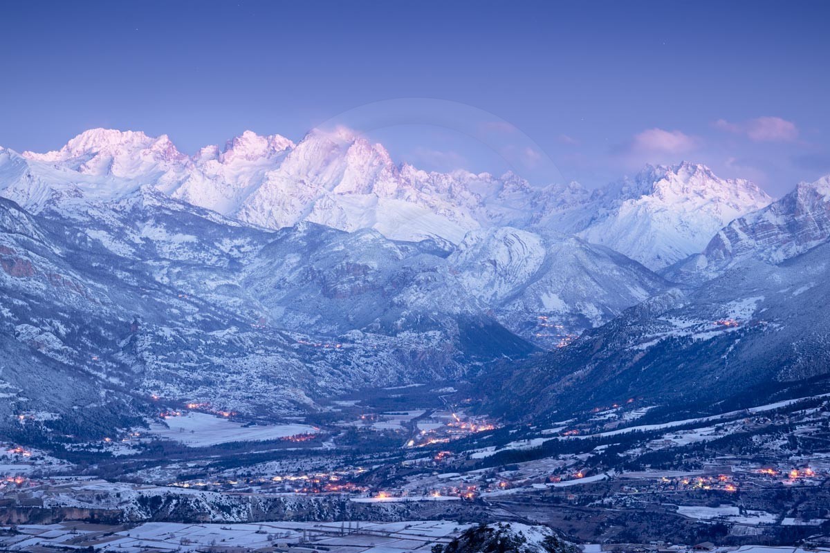 Lever de soleil sur la vallée de la Durance depuis le col de Vars©Pierre Barrot
