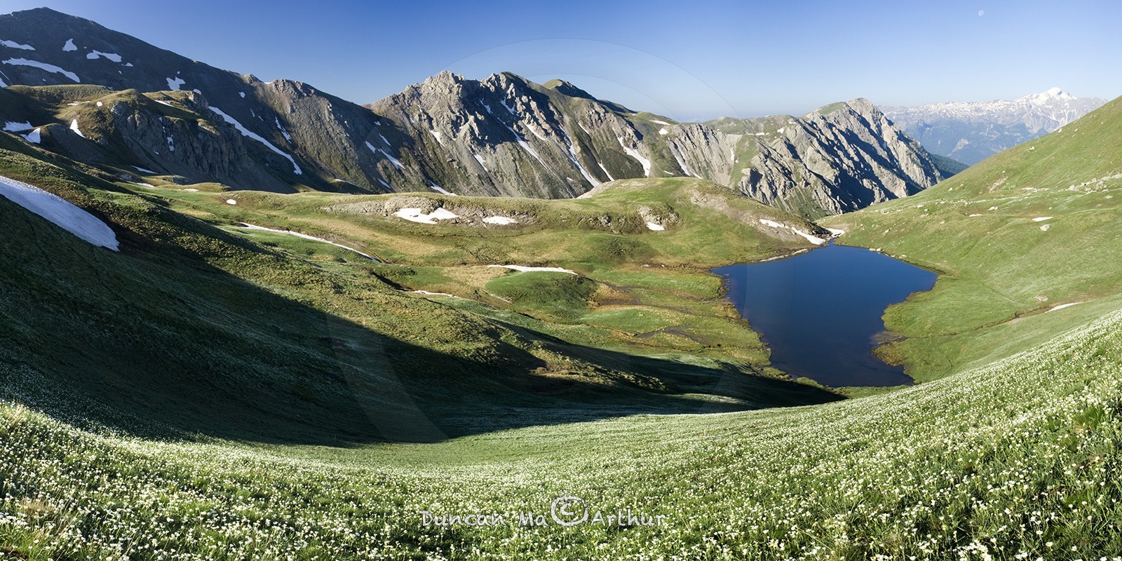 Le lac Néal, depuis le col Néal (Queyras)© Duncan MacArthur