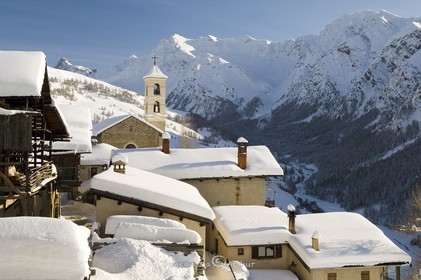 St Véran et son église© Duncan MacArthur