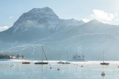 Brume sur Serre-Ponçon un lendemain de neige©Pierre Barrot